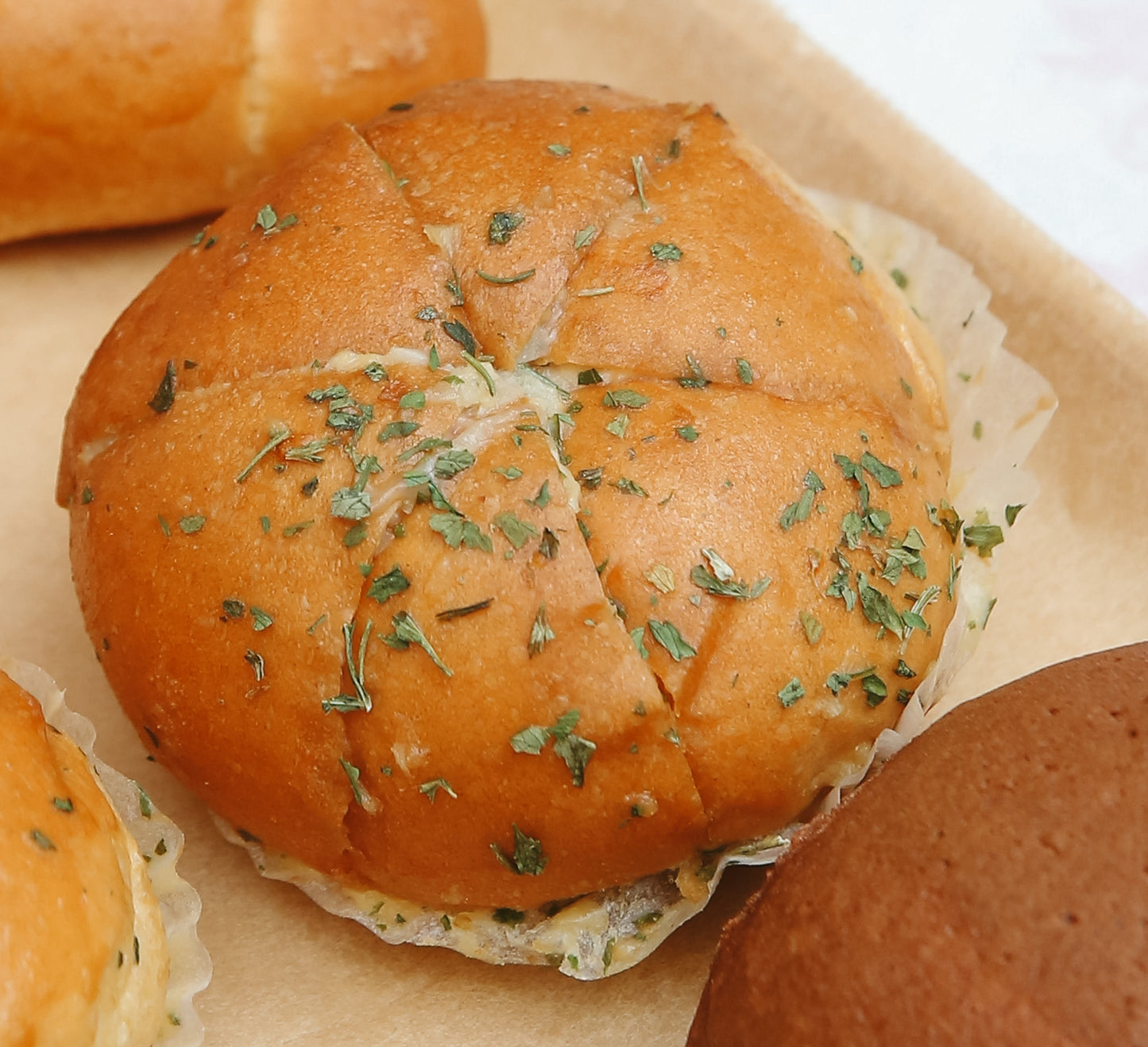 Garlic butter bun (LL)